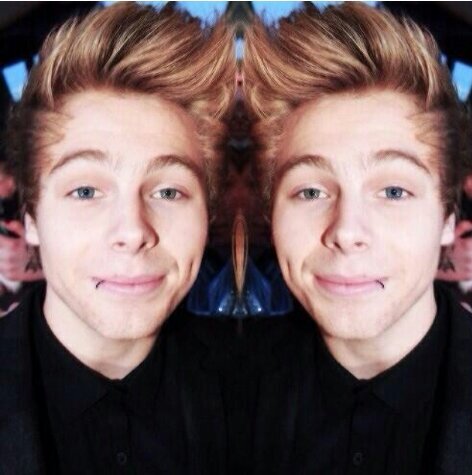 Luke here! | taken by my baby! Harry i love you♥♥ @harrypetcrpcn