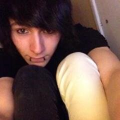 Hi my names is Derek Hoffman and I love bvb loves my boo @Erinshadows ur my world boo