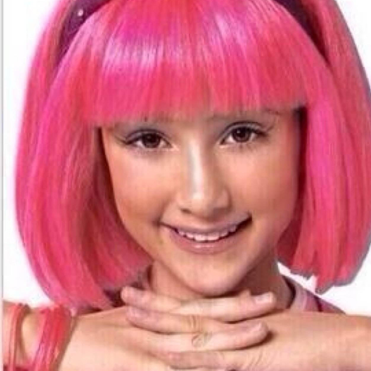 Hey! I'm a fan account for the lovely Julianna Rose Mauriello who played Stephanie in LazyTown!!