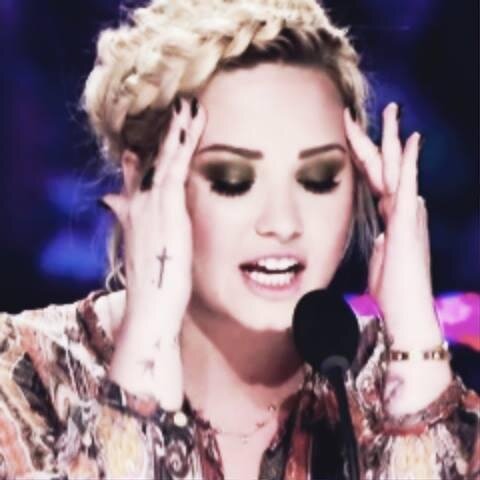 Holush!!! Siguime & Te Sigo! En Face Igual!! *-* Demi y Los Wandi Manda ,Los Lovatics y Directioners Obedecemos