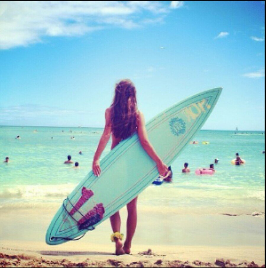 15 year old Swimming, dancing,singing girl who loves the surf and travelling ( favourite place hawaii, back there in sept) With one dream to meet @codysimpon