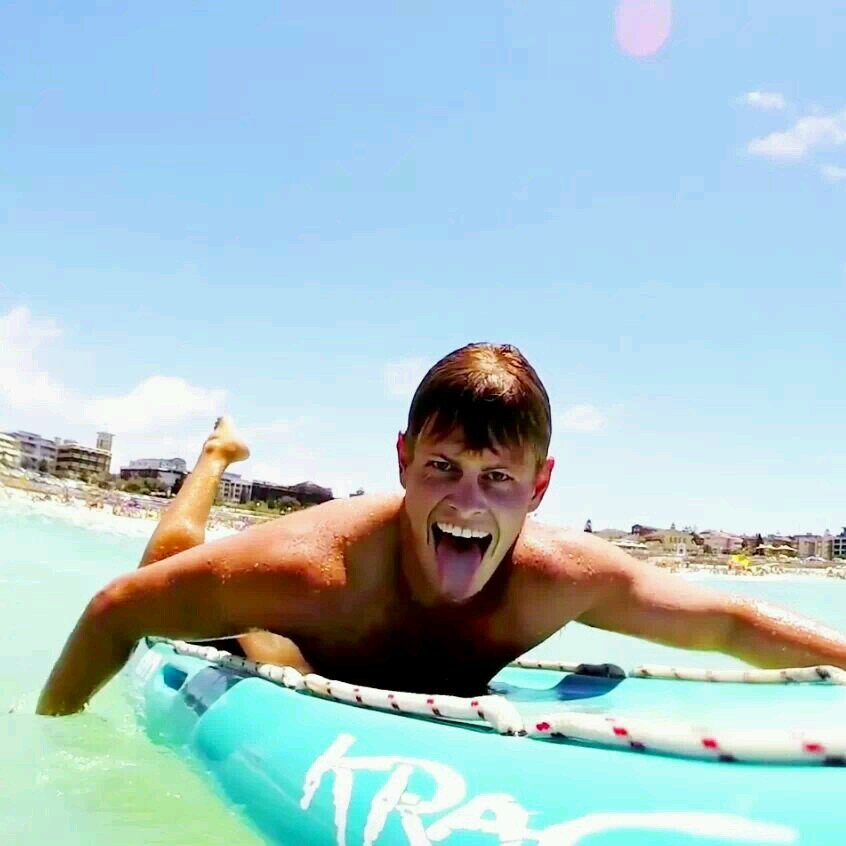 Hey fan page for the new bondilifeguard @harrisonreid