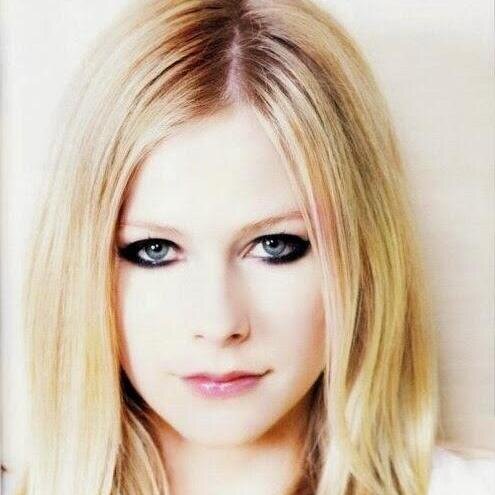 Little Black Star♥ Facebook: Avril Ramona https://t.co/B4CmybQWwP