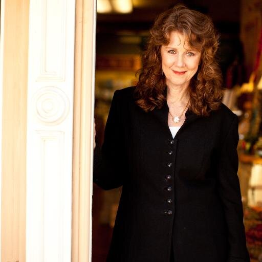 Visionary Consultant to women leading business, community and culture world wide. 
Also @essenfeminine #consultant #EssentialFeminine #author