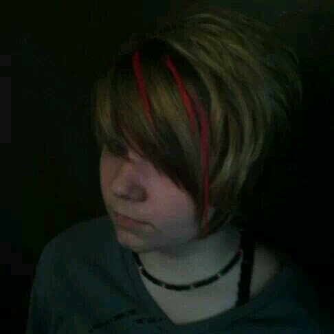 Rawr. Period. Bleep Bloop I love you. Im bored -_- Erm . Bands are my life bitches. Rawr Rawr Rawr.... Follow Me! I follow back.