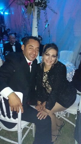 Arquitecto, esposo enamorado, apacionado del motociclismo deportivo.