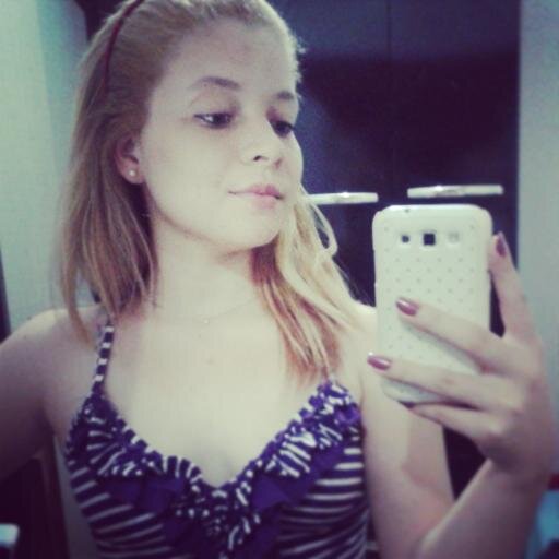 #Deus, ciumenta u.u, chata:*, feliz \o/, carinhosa *-*, família, amigos ♥, músicas♫, data especial: dia 6 de Setembro. Mais ? ℱℴℓℓℴω-me? *-*