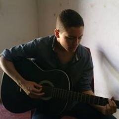 EduBlly's profile picture. sou um sujeito amalucado porém disfarço com a lucidez duvidosa.