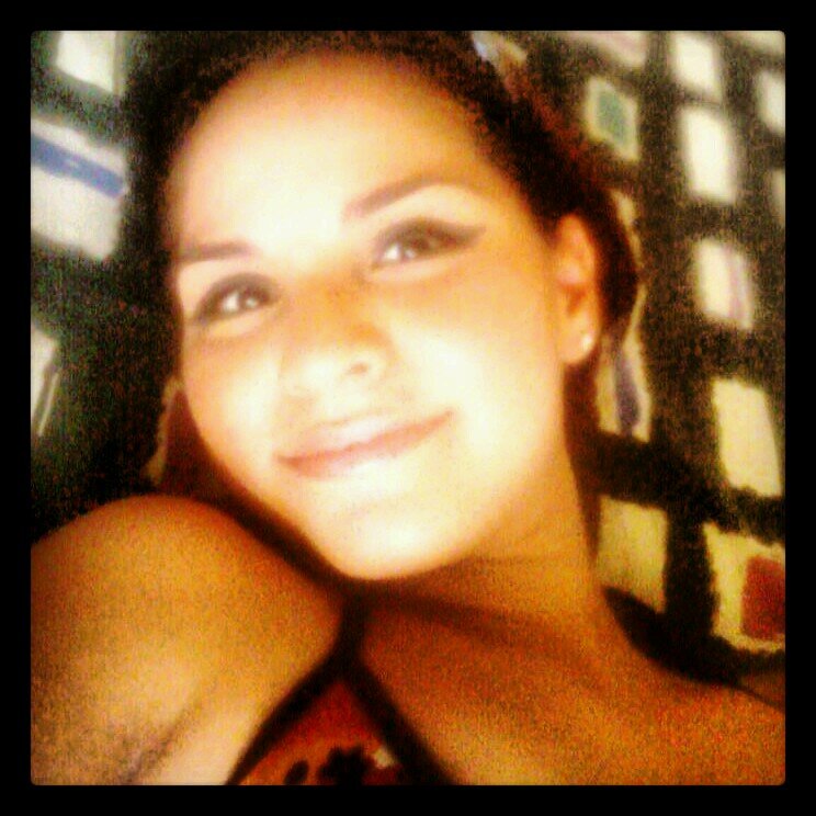 Mujer de 23 aÑos ,ingeniera en mkt de la ucsg , soltera , responsable , respetuosa y kn muxas ganas de ser mejor cada dia