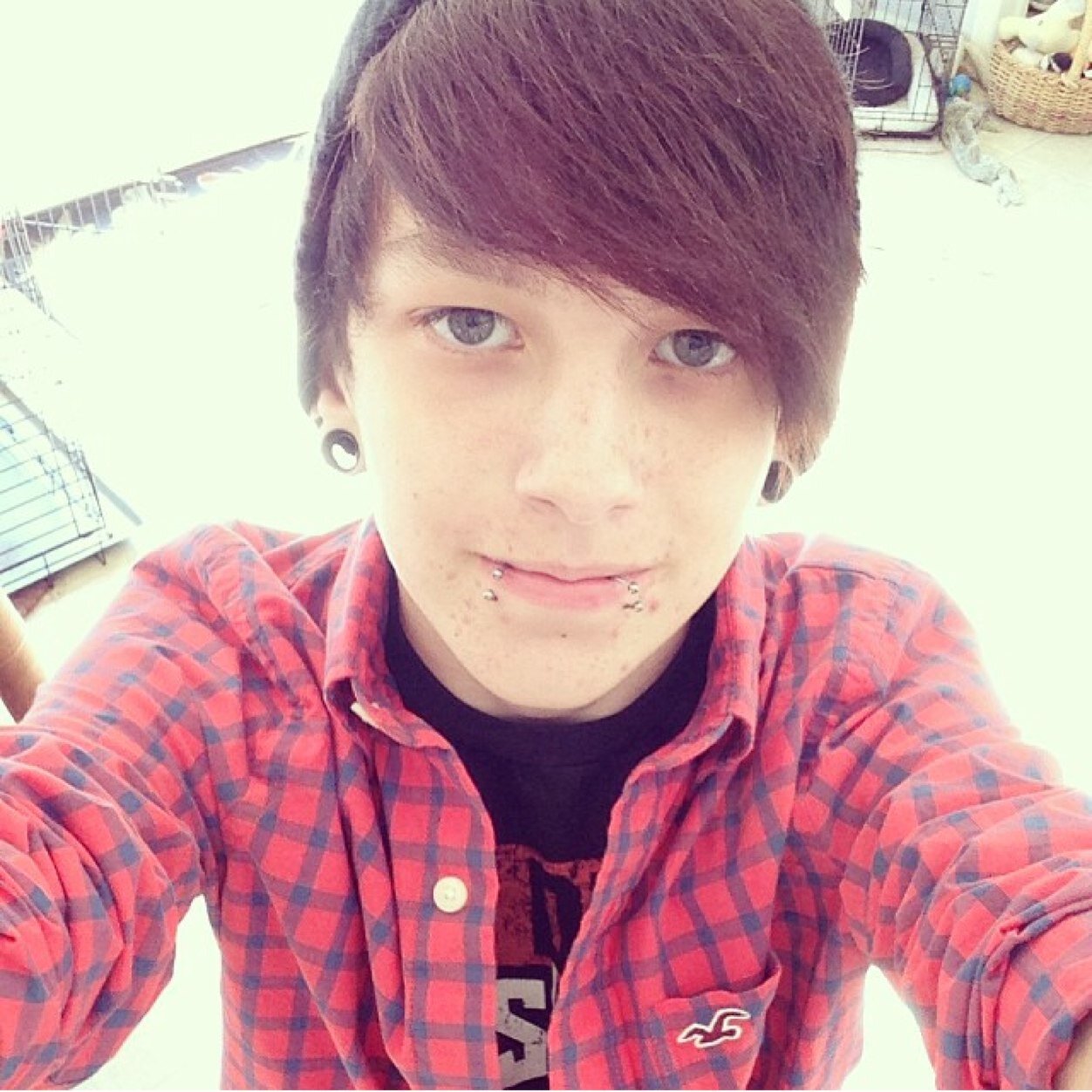 Im Michael. Im 17 football player looking emo guy.I love anime. WCAR,BMTH,ETF,FIR,AA,TDWP,BVB, PTV,ADTR,SS,SWS,BLESS THE FALL!