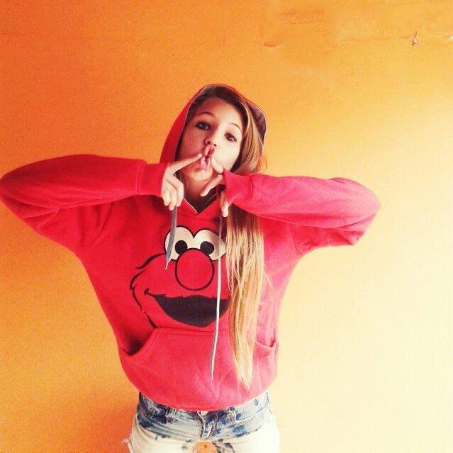 Holuuuu, mellamo aguss fontina 
yo soy como soy si te gusta bien y sino cagatee besoss♥