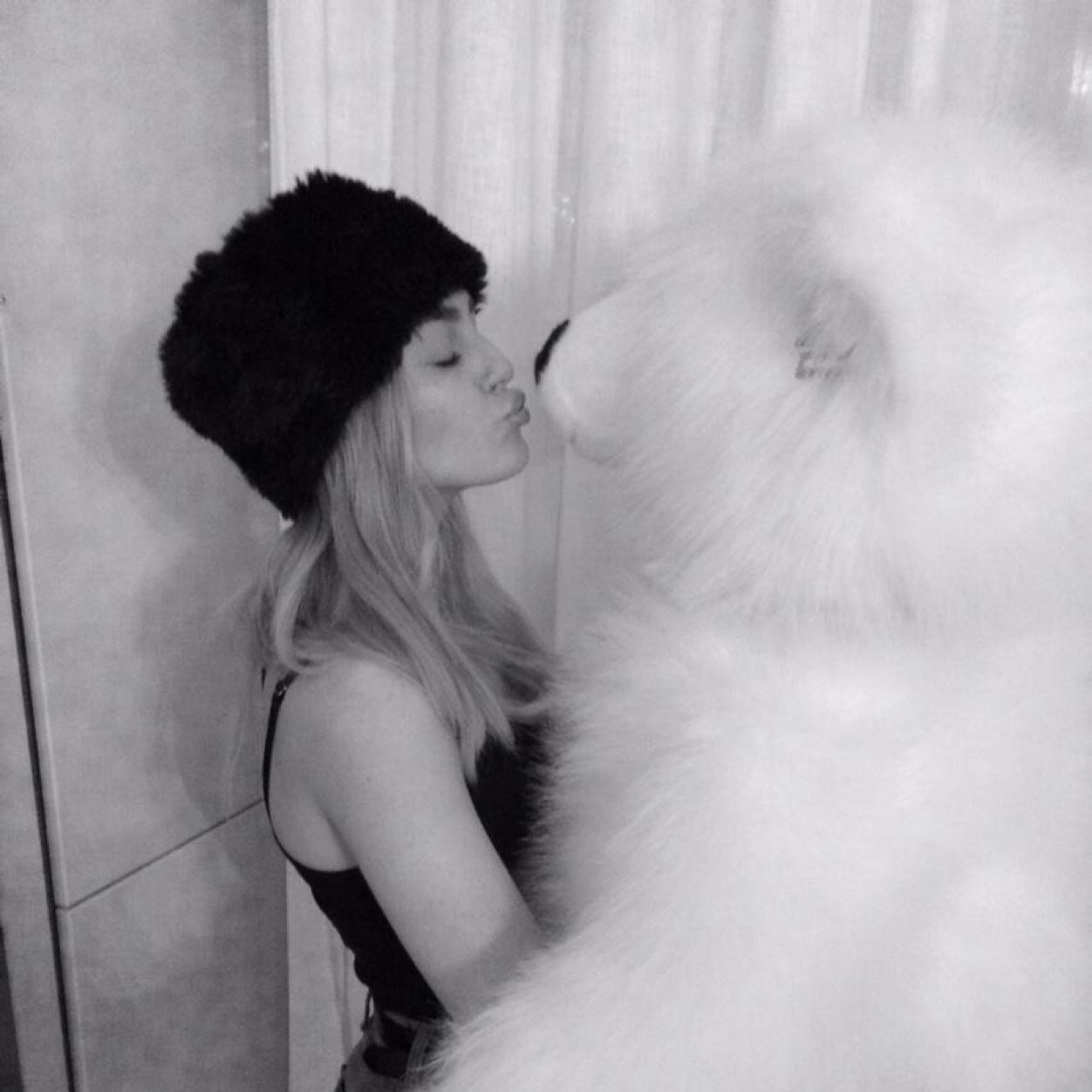 BirdcageForv's profile picture. Larry is real