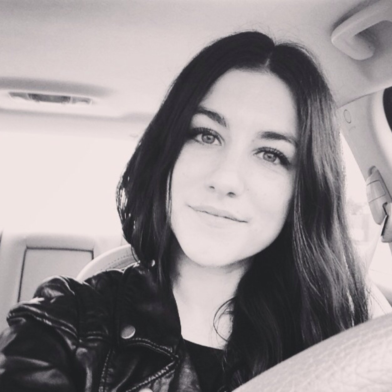 LA based singer affliated with @racestheband @misssarahault @brokencomplex  inquiries: leedevon@hotmail.com