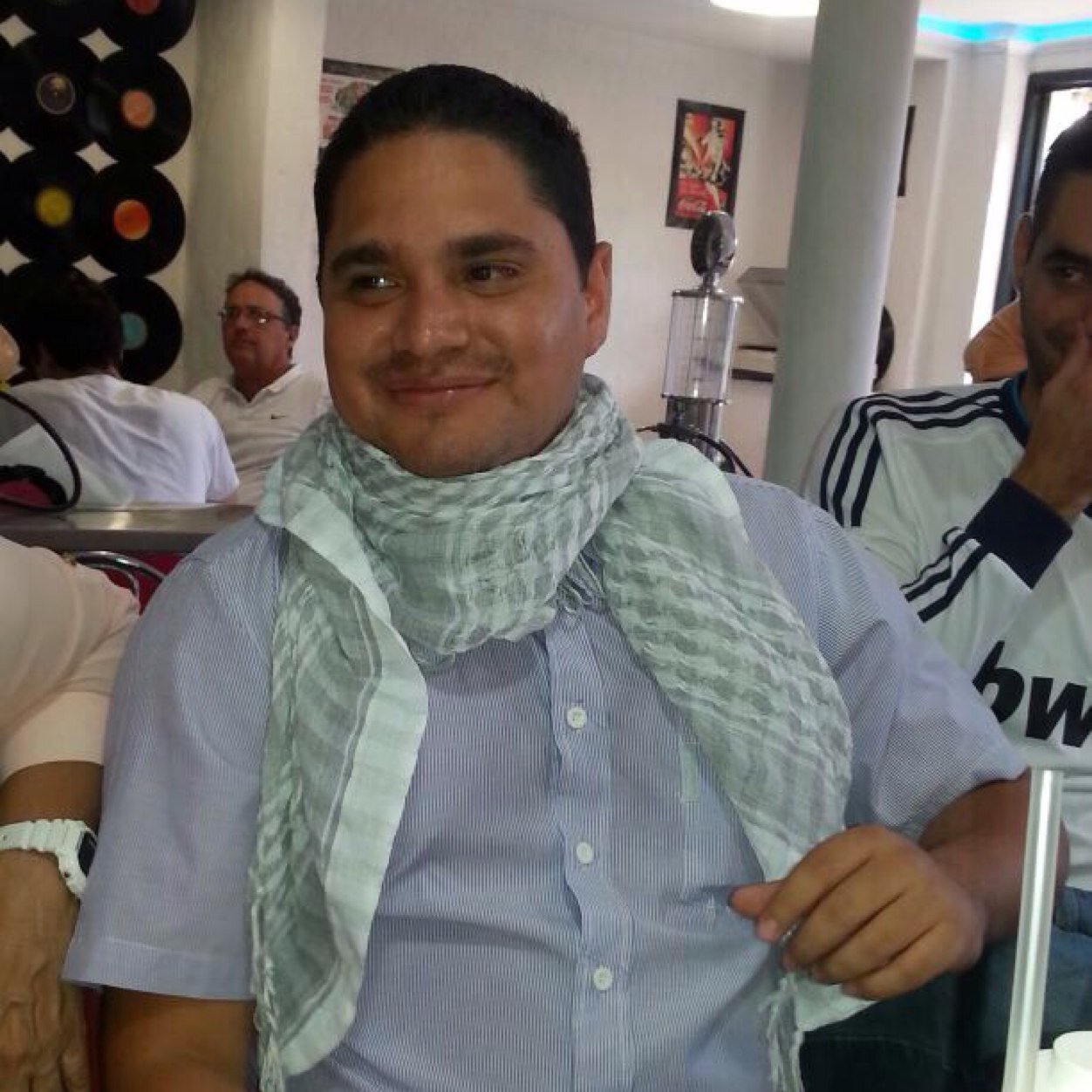 Vidente venezolano, con grandes raices colombianas, baja el telon ves cenizas, sube el telon viene la RESURRECION, Reinaldo profeta y Pablo Escobar mis mentores