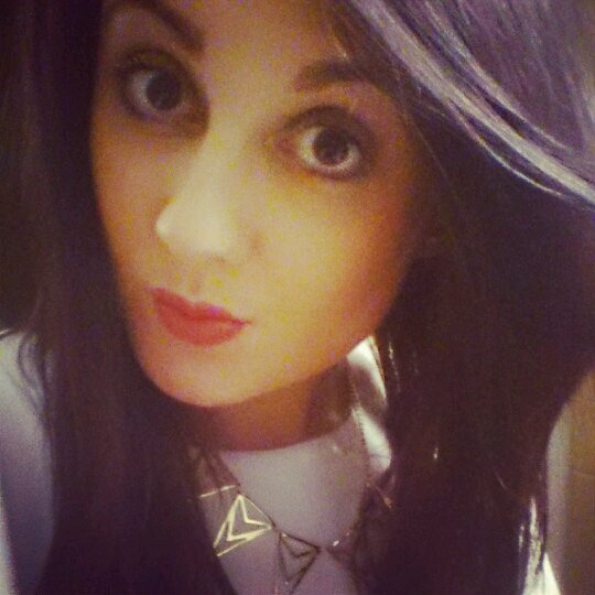 TwentyYearsYoung TwitterNo.3 BigEyes PlumBumHair Smile- It confuses people :-P