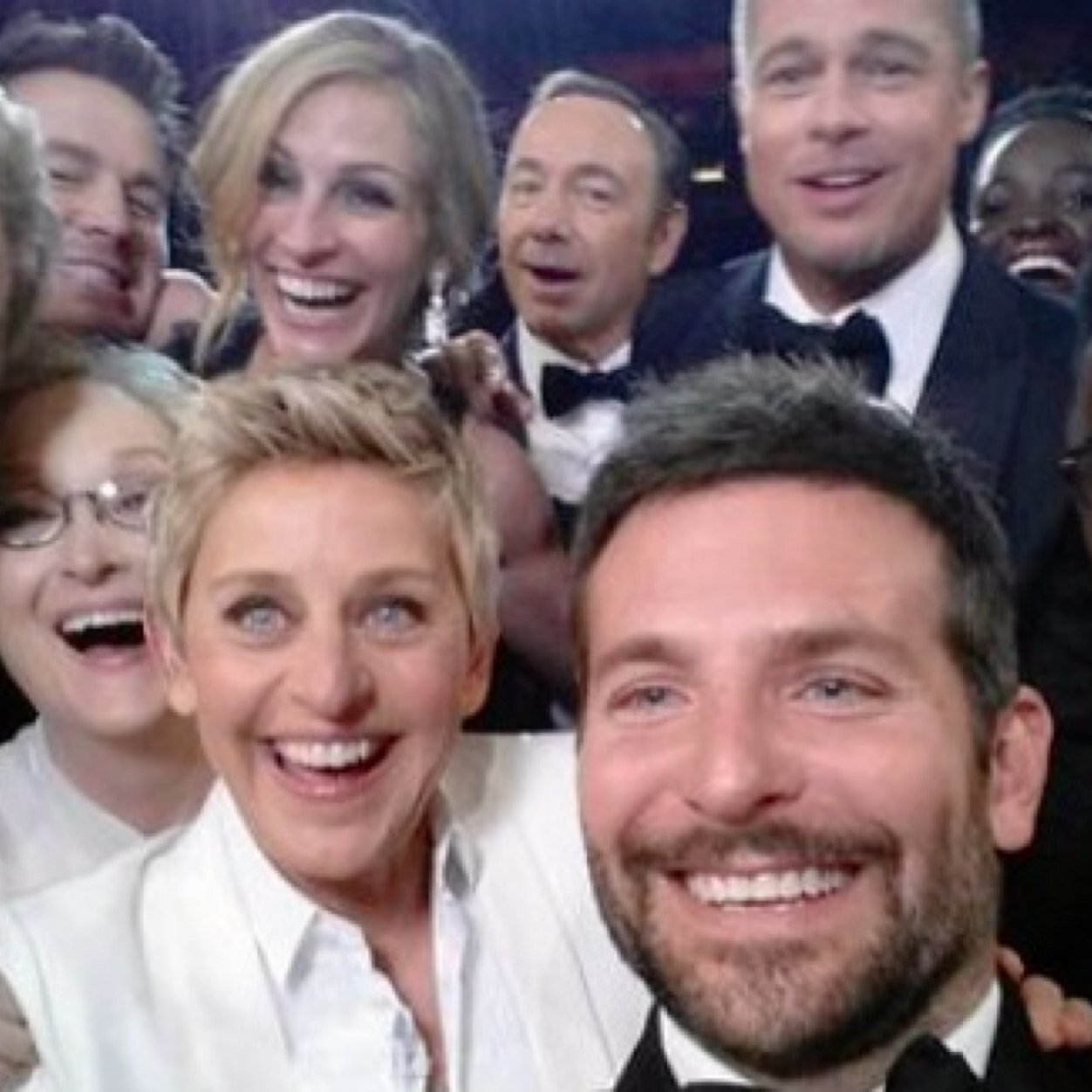 sende selfie'ni yarat :) yaratıcılıkta sınır yok :)