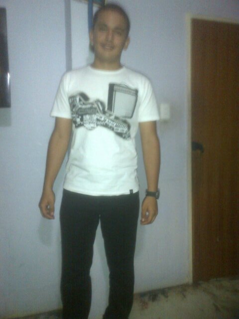 aru_carlos's profile picture. 