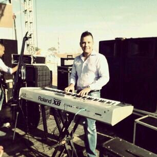 Ingeniero de Mercado,Pianista. Amante de la buena música / Instagram @royrenis
