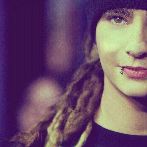 ChiroTHx's profile picture. There's an Alien in me