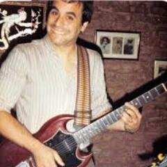 Soy compositor, me gusta bailar, cantar y divertirme