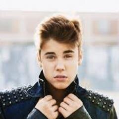 moro em cwt,sou beliber,sou directioner e adoro as musicas da demi lovato!!!!!