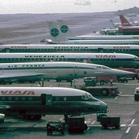 TwetweCo's profile picture. Another brick in the wall