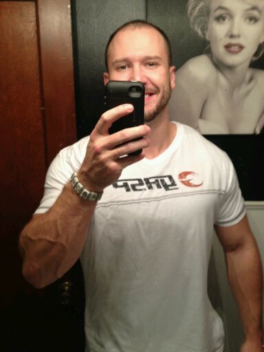 javensel's profile picture. Day trader. Night enthusiast. Art Connoisseur. Semi pro Badmintonist.