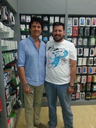 Merol, Gamer, Cinefilo, Stalkeador, Geek, Sistematico, Amante de la Tecnologia pero sobre todo un desmadre jajajaja!!! Fan del #MartesDeChuckNorris