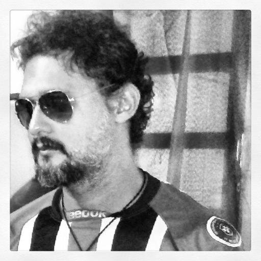 VIVA A ARTE - Baterista da banda qzera: Gosto de desenhar, videogames, mulheres, action figures e torço para o SPFC.