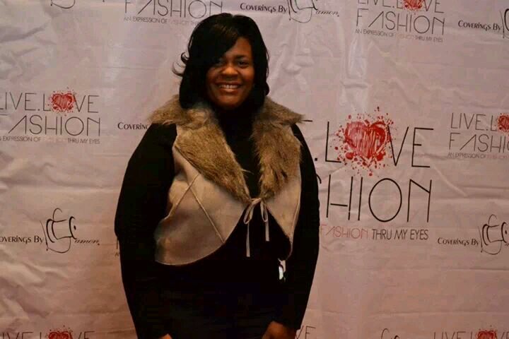 Wife and Mommy of 5.. Love God and my Family! I love 2 sing.. Skating, movies, and spending time with my family..