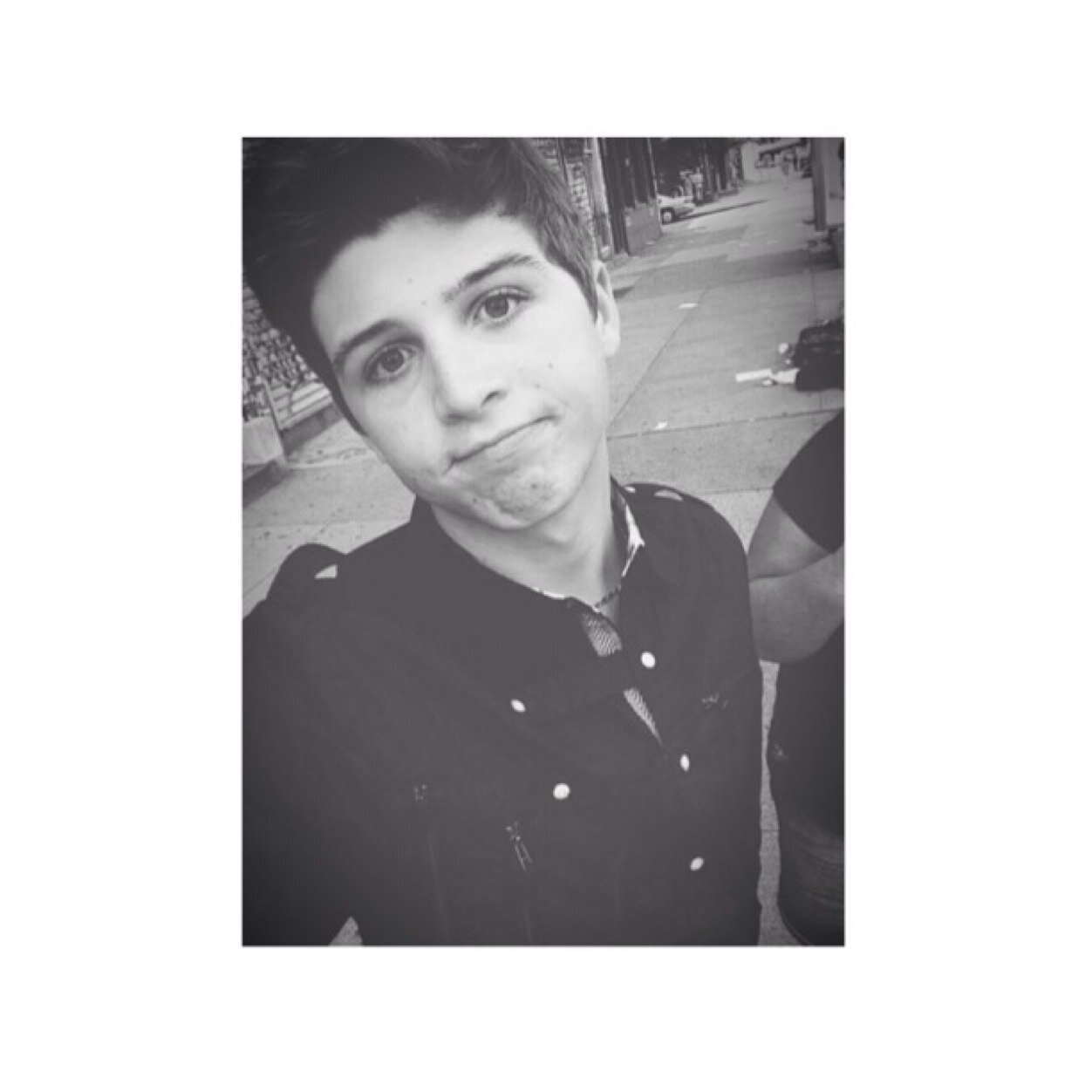 strongfortyler's profile picture. even in my darkest hours, tyler lifts me up and makes me feel good enough to stay. ♡