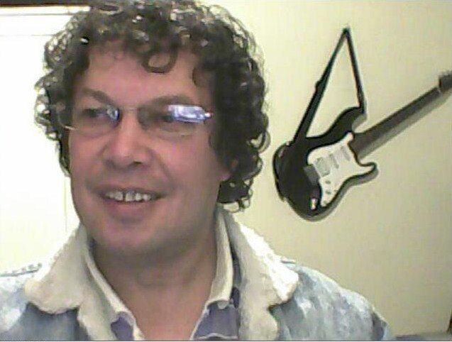 Ingeniero y músico bogotano.