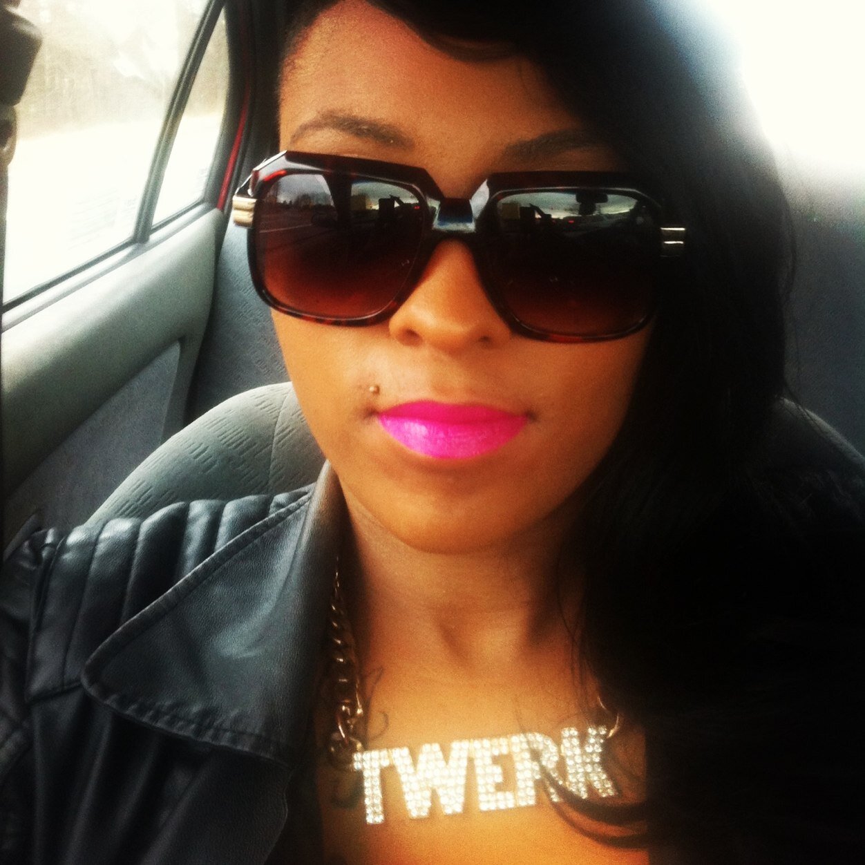 #BeautifulHippie Im about making money & making moves if it aint bout that then holla back. IM RUDE BY THE WAY #RIPTRUCKHEAD email me mzteflon3@gmail.com