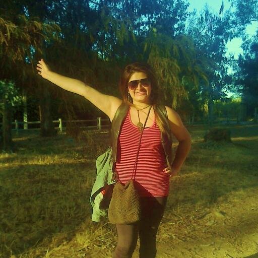 Universitaria, buena onda, alegre y muy sociable.Disfruto cada momento en familia y amistades, ellos son quienes hacen de mi vida aún mejor :)