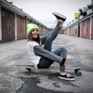 Hey 14, I love sports, Music is my life. I play a instrument with 6 strings.