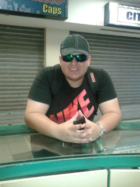 bueno que puedo decir soy gentil, honesto, amiguero, creo que soy buen amigo y confiable. Adicto al sexo en reabilitacion ;)