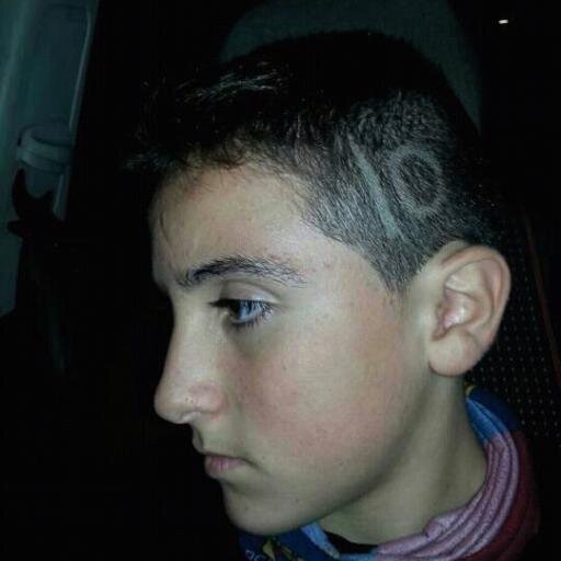 Persegidor de coches aparcados,peinador de calvos y jugador de fútbol.