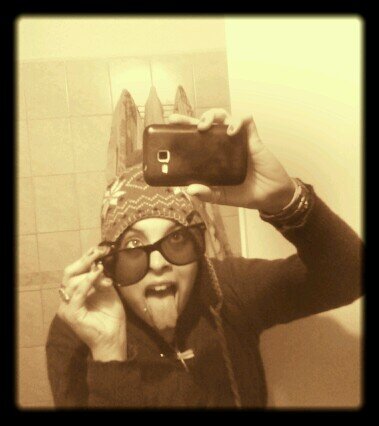 mica_lione's profile picture. Sooi Fans Dee Tuss Besoos , Mee Firmaas Miss Labioos? :3