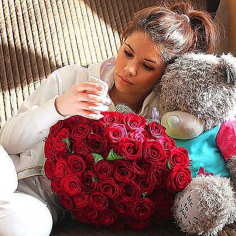 elnura77's profile picture. 