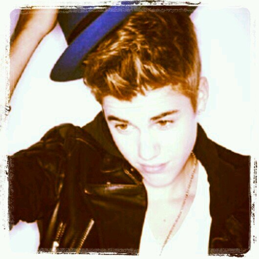 Tags: #Belieber #kidrauhl #jbloveyou #belieberswoulddieforyou #girl