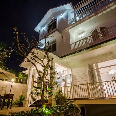 Frangipani Boutique B&B is a luxury B&B by the sea.With indoor pool and 12 fully equipped bed rooms. We offers all type of tours.