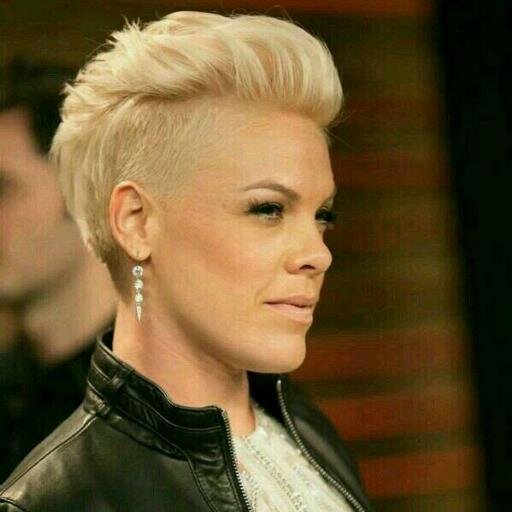 Alecia Beth Moore Hart!♥