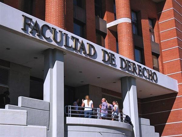 Twitter oficial de la Facultad de Derecho de la Universidad Autónoma de Madrid @UAM_Madrid.  #UAM #Excelencia #SomosUAM #PotenciaTuTalento