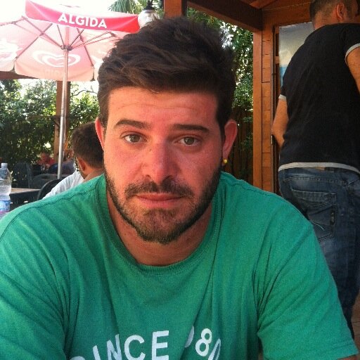 Educatore Professionale, amante del Rugby, musicista, esperto mangiatore di pizza