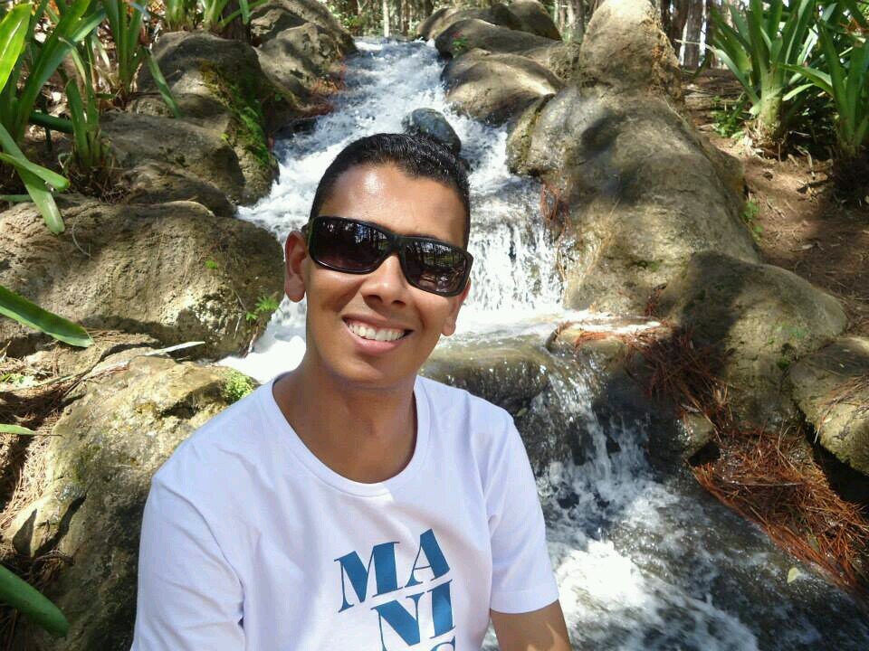 Igorernane's profile picture. Resgatado, limpo, renovado!...Abraçado, aceito, restaurado!... Líder de célula, abençoado... A REDE my business, Servir my job, Cristo my Life!!!