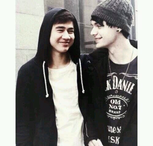 ||my mum loves ashton || fany,pau,dani,mary,sol,kathy,cami las amo perras.