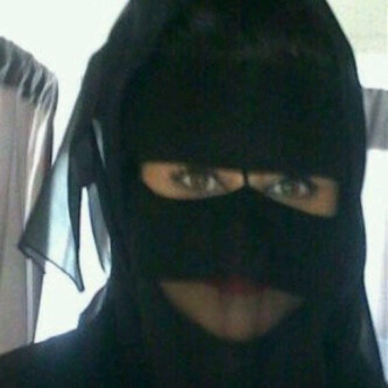 شيخه بنت شيخ وجدي بعد شيخ * ماني من اللي ب الملايين شاخوا*مطنوخه خلقه وربعي مطانيخ *وماهم من اللي ف الشدايد تراخوا*
