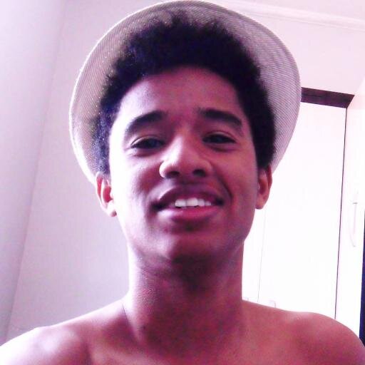Alex , tenho 20 anos musico , compositor , guitarrista, educador ! Gosto de ler , sair , curto todo tipo de musica , sou bem tranquilo , evangelico