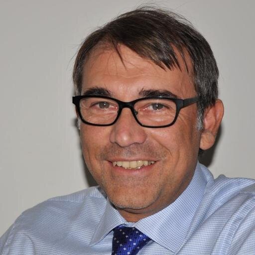 Manager in un’azienda di software. Amo musica, tecnologia, natura e le cose della vita che danno da pensare. Inseguo esperienze che aprano la mente.