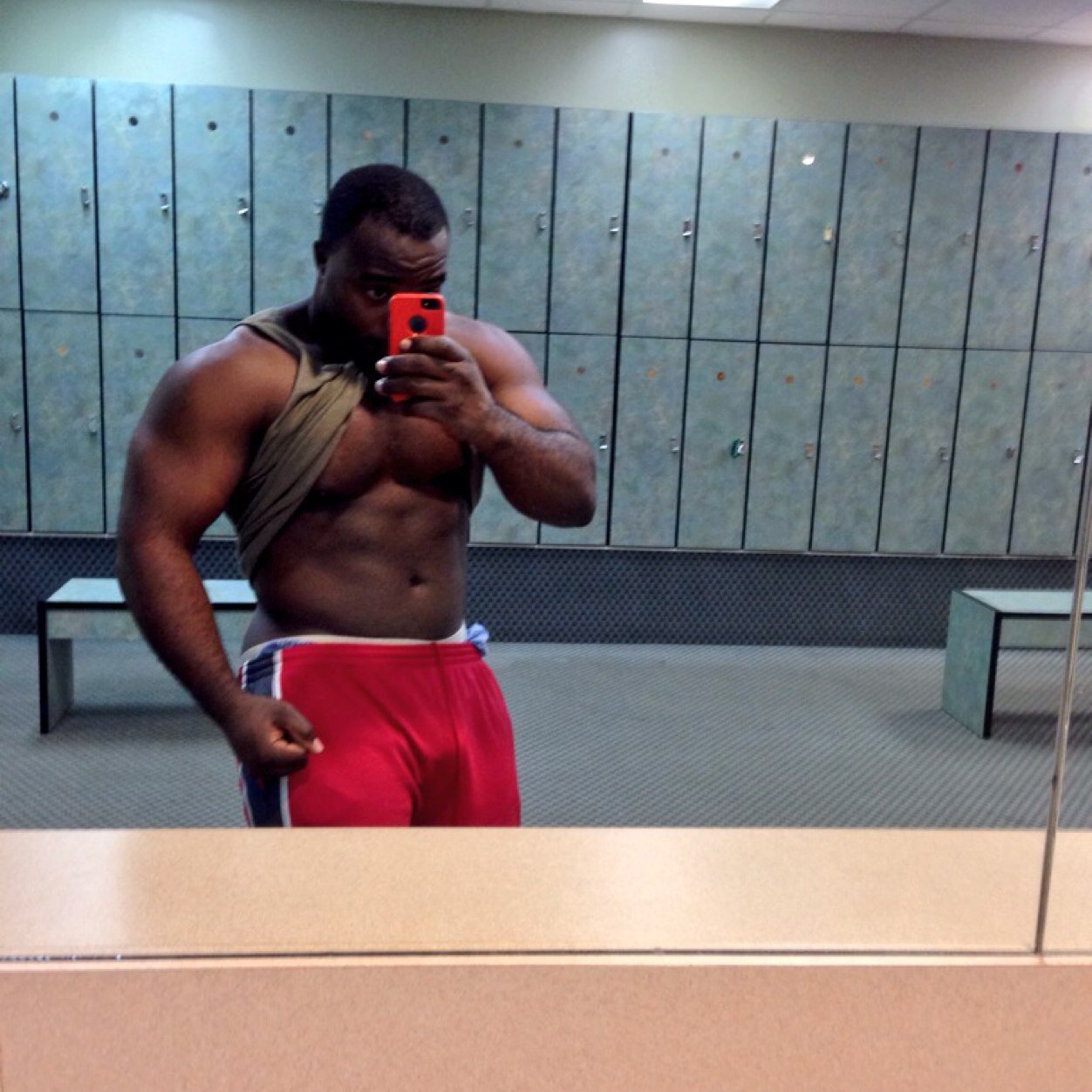 Owner of Fearless Strong apparel and hardcore weightlifter https://t.co/NHKh03704E https://t.co/vf0uFJeKUB
